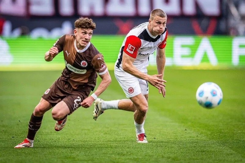 Soi kèo Eintracht Frankfurt vs St Pauli 20h30 ngày 25/10 vòng 8 Bundesliga 3 soi-keo-eintracht-frankfurt-vs-st-pauli-20h30-25-10-3